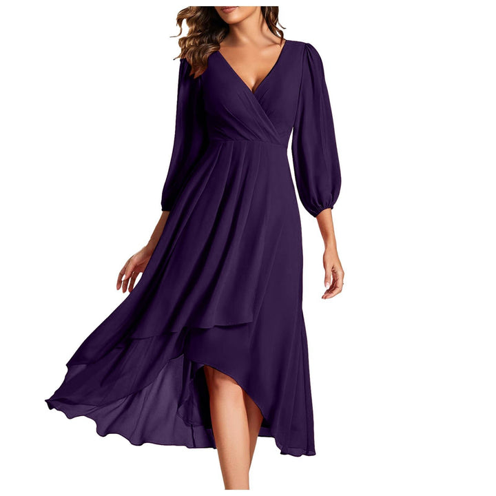 Mia | Robe à encolure en V avec ourlet asymétrique