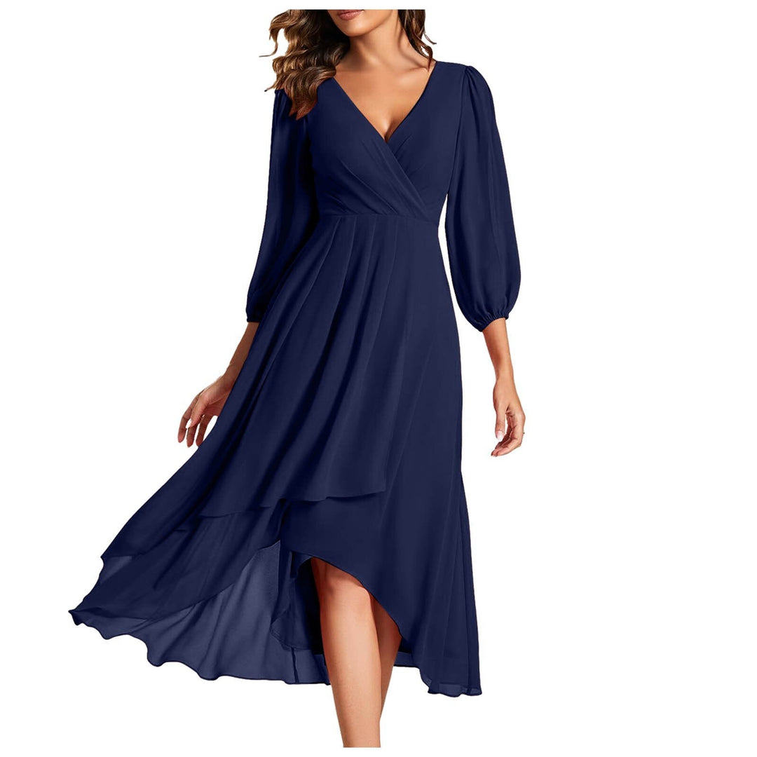 Mia | Robe à encolure en V avec ourlet asymétrique