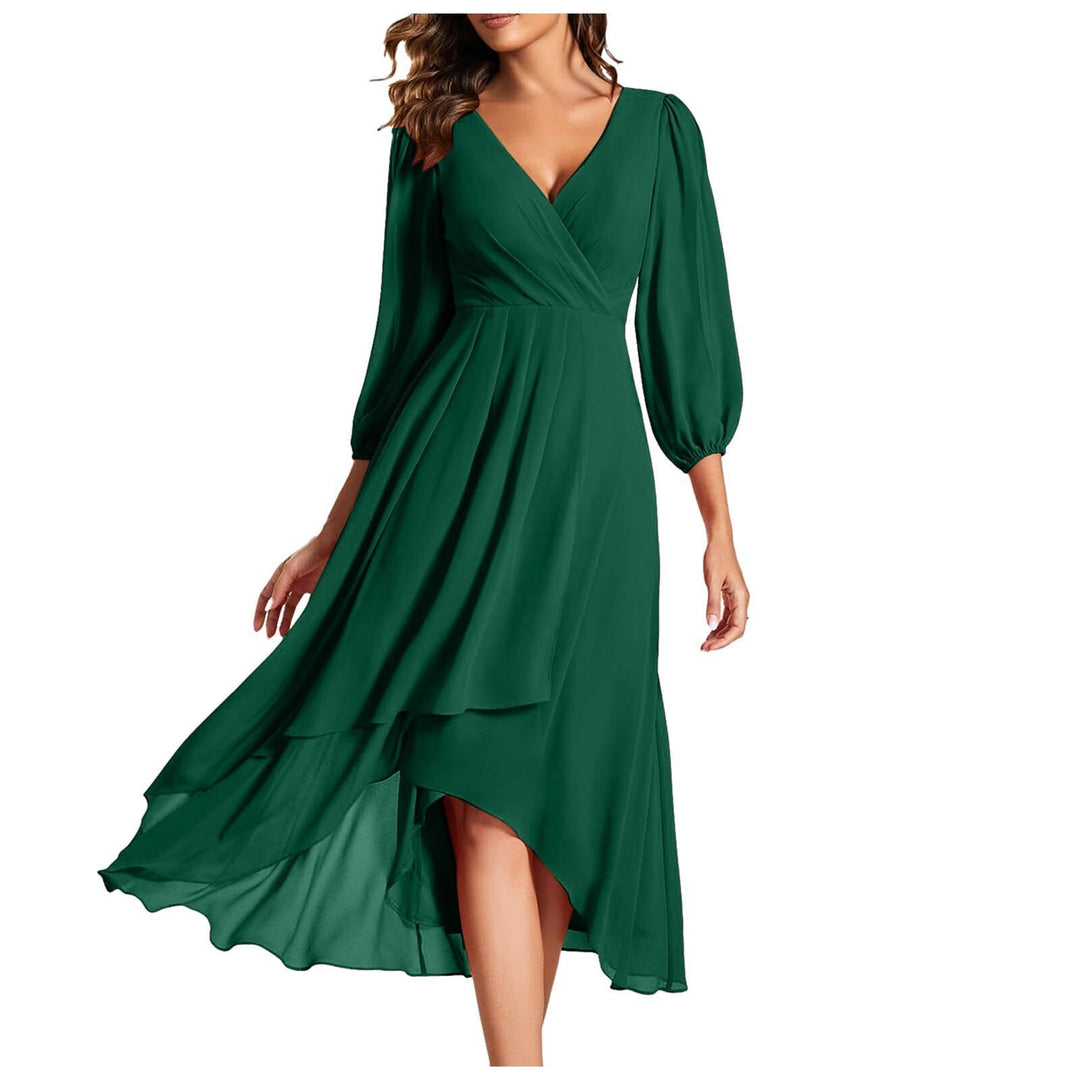 Mia | Robe à encolure en V avec ourlet asymétrique