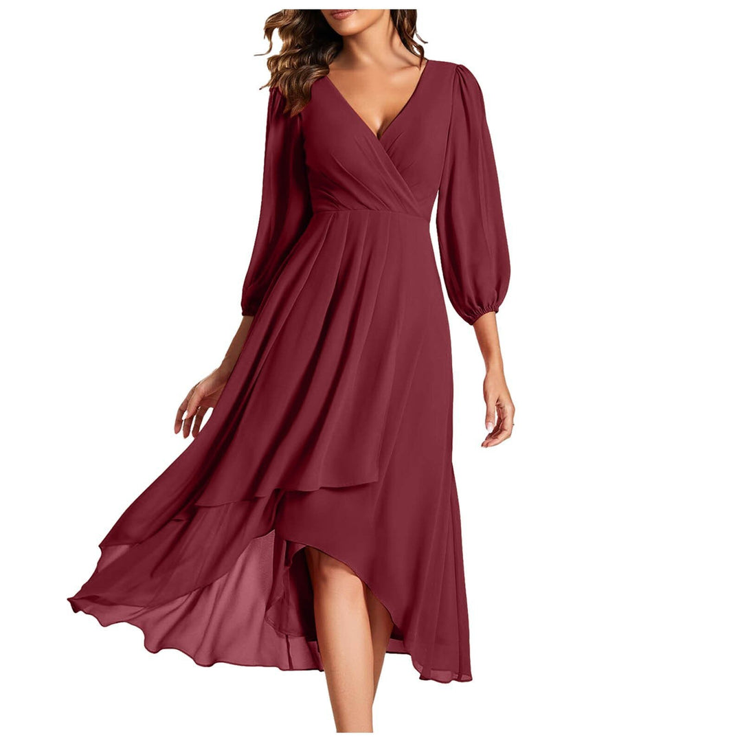 Mia | Robe à encolure en V avec ourlet asymétrique