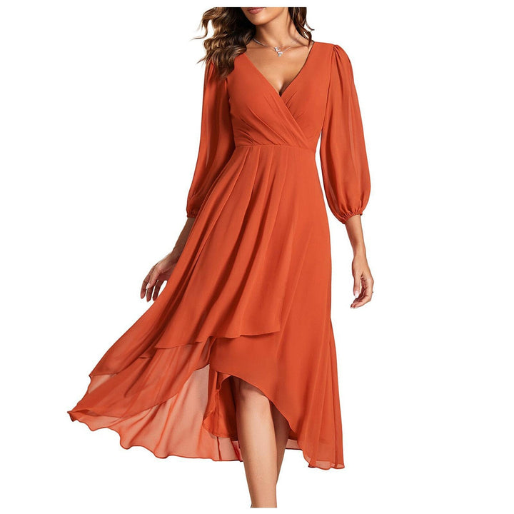 Mia | Robe à encolure en V avec ourlet asymétrique