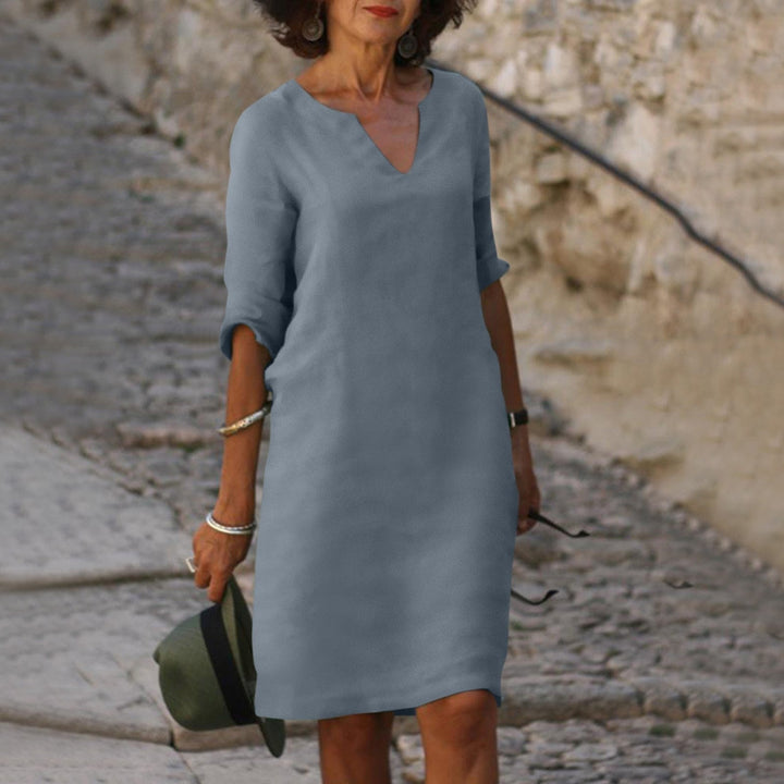 Cassie | Robe à col en V parfaitement ajustée