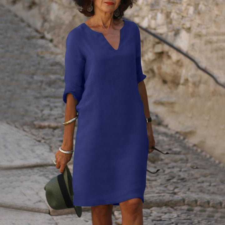 Cassie | Robe à col en V parfaitement ajustée